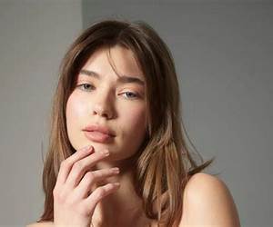 Anna's Nude Awakening: An Embarrassed Naked Female (ENF) Nude in Public (NIP) Story Anna's Nude Awakening: An Embarrassed Naked Female (ENF) Nude in Public (NIP) Story
