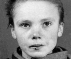 Czeslawa : Remembrance of Auschwitz : The last days of Czeslawa Kwoka Czeslawa : Remembrance of Auschwitz : The last days of Czeslawa Kwoka