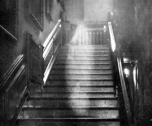 Hall of Hauntings: Spooky Stories (Short Story Collections)