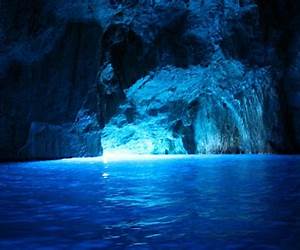 La Grotte bleue (French Edition) La Grotte bleue (French Edition)