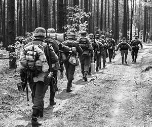 La Seconde Guerre mondiale: des Allemands, des Canadiens et leurs rencontres: Aujourd'hui l'histoire avec Stéphane Roussel (French Edition) La Seconde Guerre mondiale: des Allemands, des Canadiens et leurs rencontres: Aujourd'hui l'histoire avec Stéphane Roussel (French Edition)