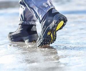 On Icy Ground: Coach's Daughter, Bad Boy Hockey Romance (Campus Stallions)