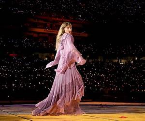 Taylor Swift Eras Tour: Fun Facts and Everything You Should Know (Inspiring Life Tales) Taylor Swift Eras Tour: Fun Facts and Everything You Should Know (Inspiring Life Tales)