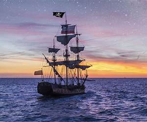 The Ship Sailed On: A colourful thriller set on a 1960s cruise ship, with boozy parties, diamond smugglingand murder. The Ship Sailed On: A colourful thriller set on a 1960s cruise ship, with boozy parties, diamond smugglingand murder.