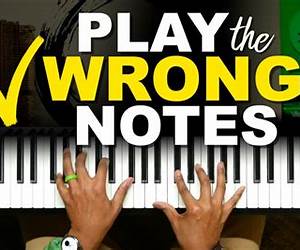 The Wrong Note (Siren's Song Paranormal Cozy Mystery, #1)