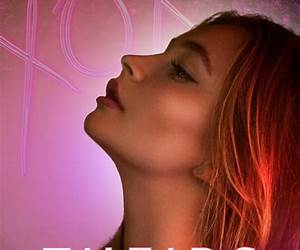 Theirs to Break (Passionverse: A Gritty Omegaverse Book 2)